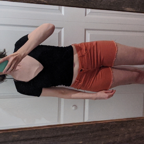 Y2K deep-V ribbed crop top - Picture 3 of 5